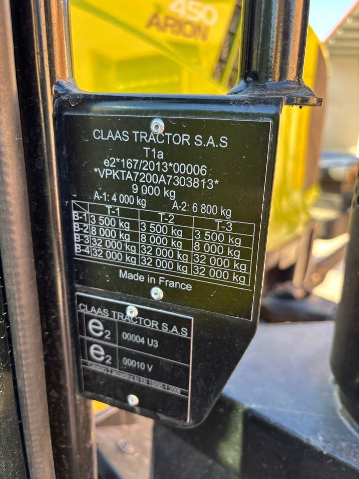Farm tractor Claas Arion 450