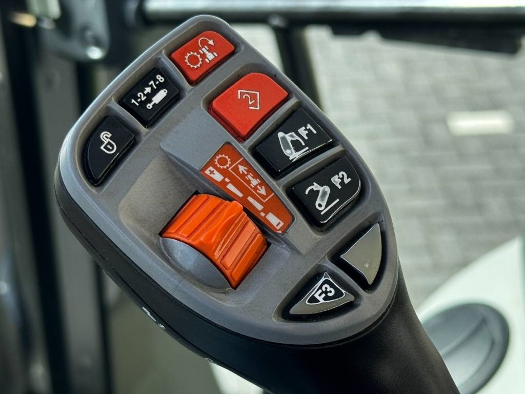 Farm tractor Claas Arion 450 CIS