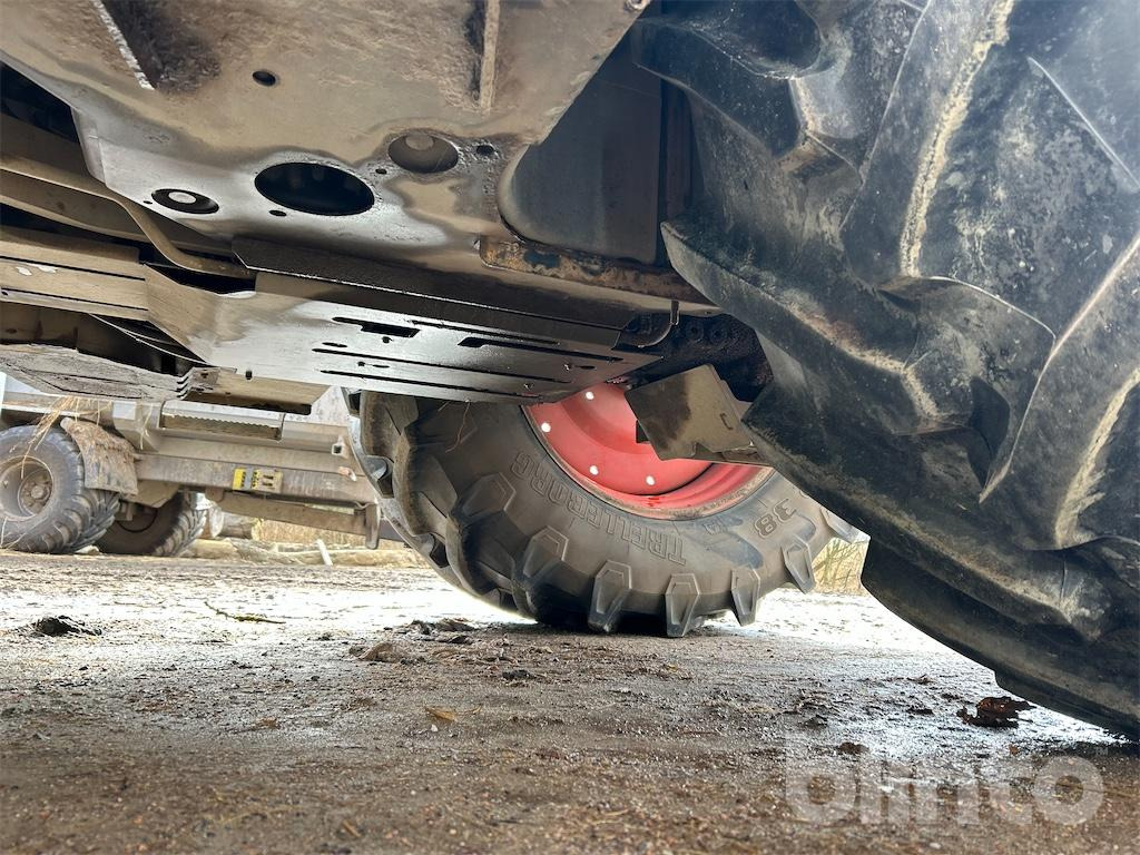 Farm tractor Claas Arion 460