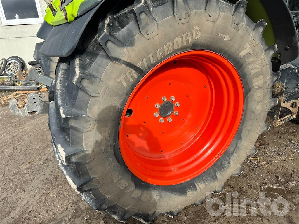 Farm tractor Claas Arion 460