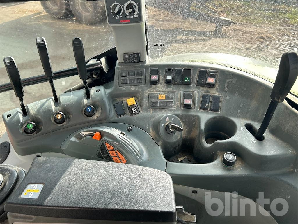 Farm tractor Claas Arion 460