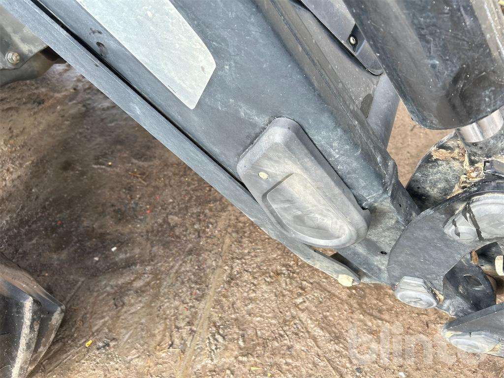 Farm tractor Claas Arion 460