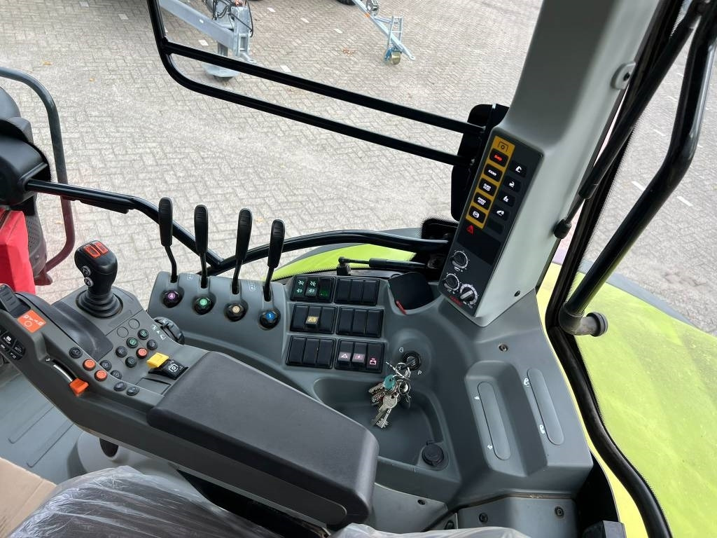 Farm tractor Claas Arion 510 CIS