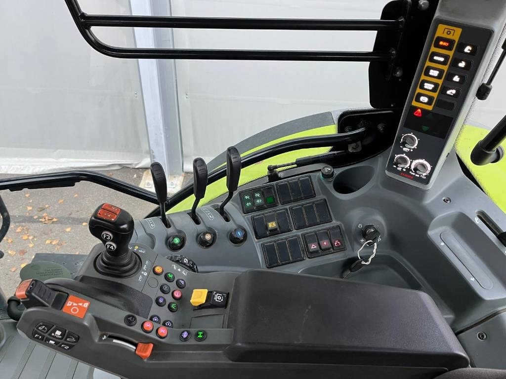 Farm tractor Claas Arion 530 CIS