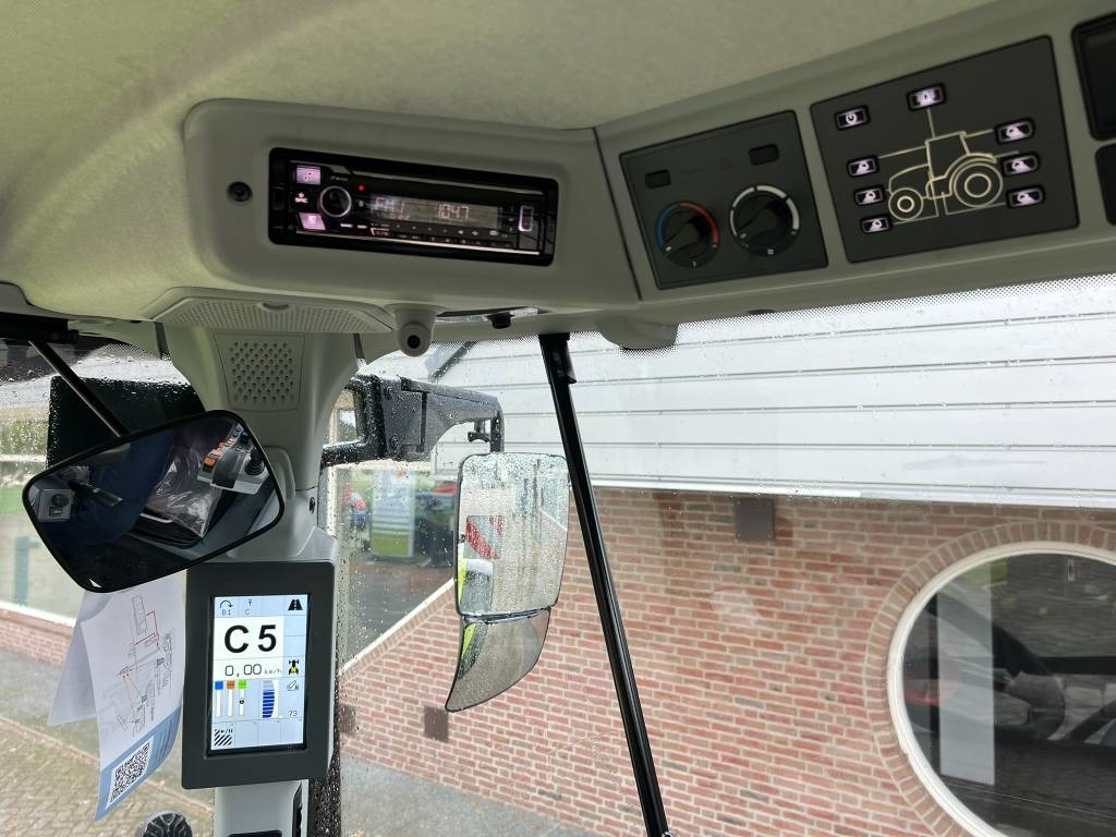 Farm tractor Claas Arion 530 CIS+