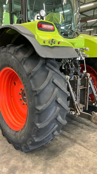 Farm tractor Claas Arion 540