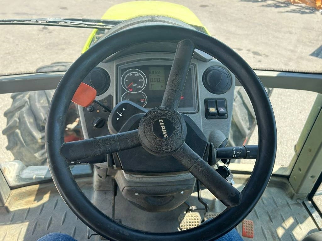 Farm tractor Claas Arion 610 C