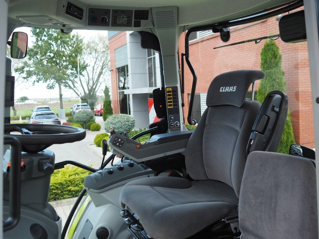 Farm tractor Claas Arion 610 CIS