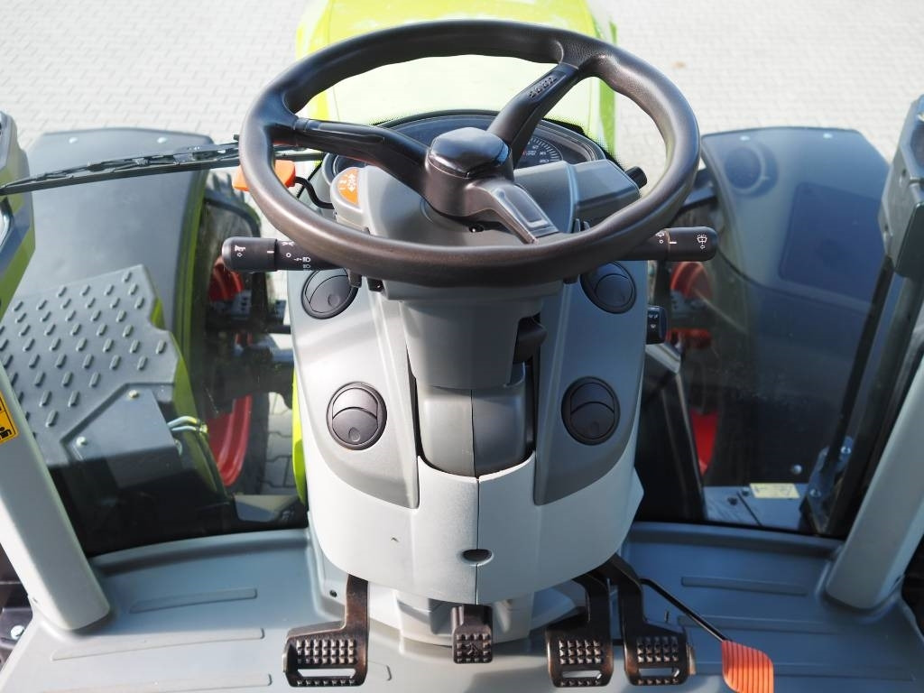 Farm tractor Claas Arion 610 CIS