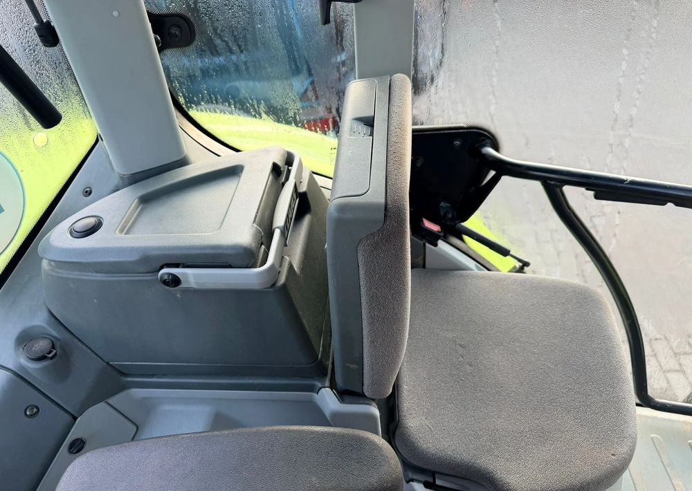 Farm tractor Claas Arion 610 CIS