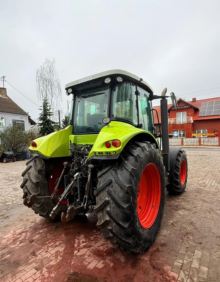 Farm tractor Claas Arion 620