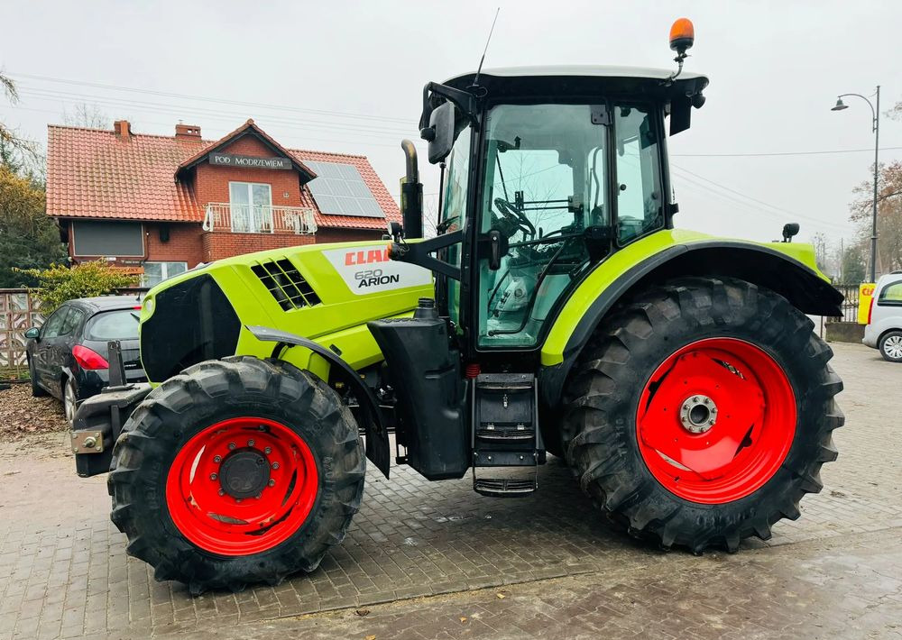 Farm tractor Claas Arion 620