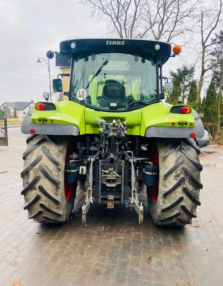 Farm tractor Claas Arion 620