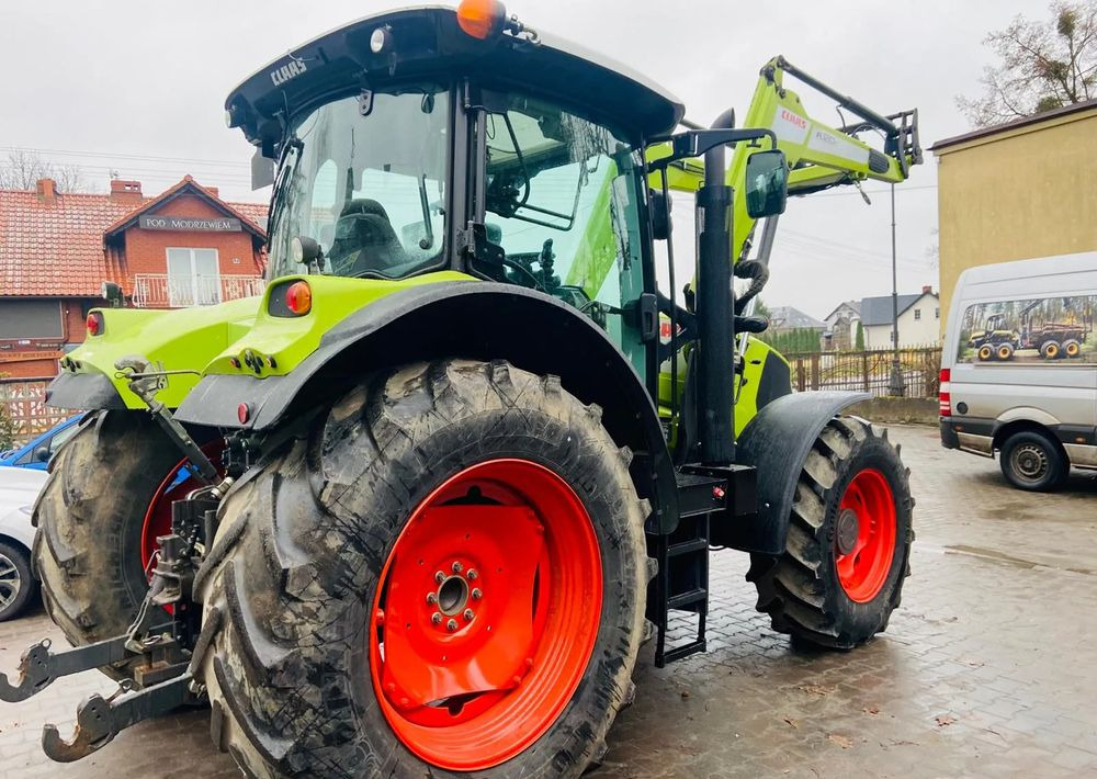 Farm tractor Claas Arion 620