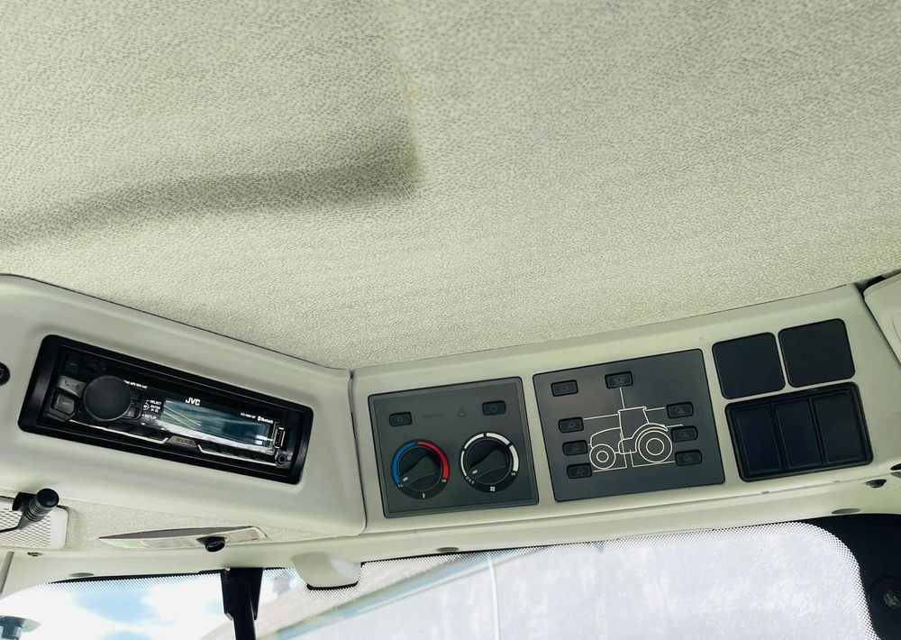 Farm tractor Claas Arion 620