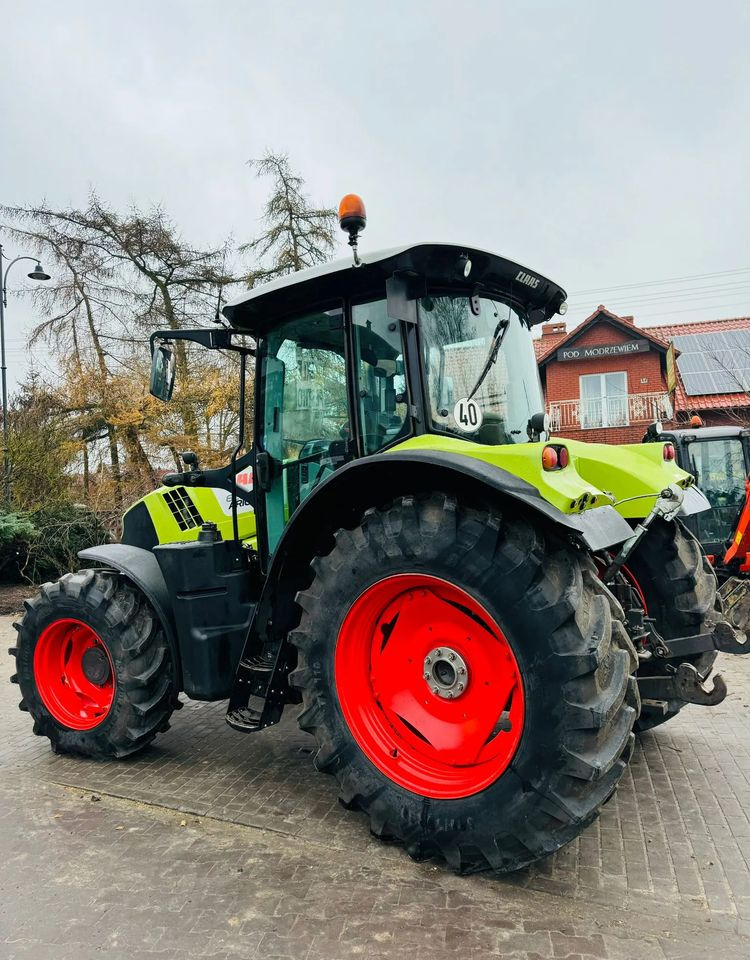 Farm tractor Claas Arion 620