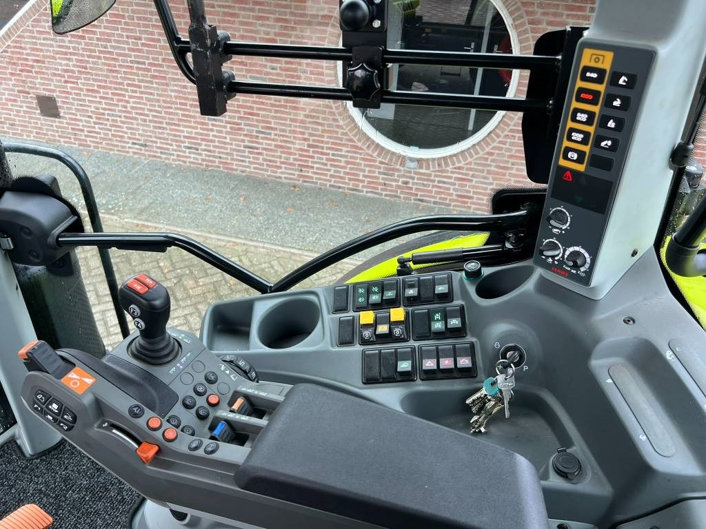 Farm tractor Claas Arion 630 CIS+ CMATIC