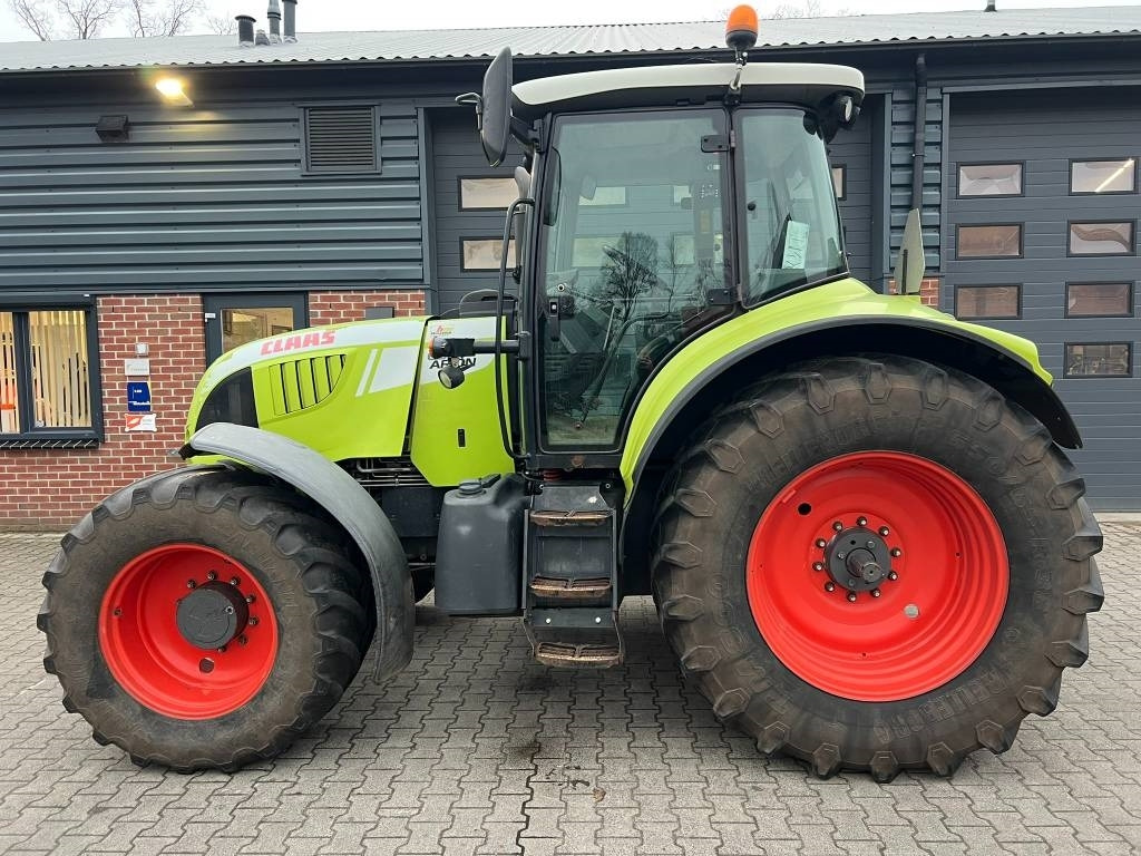 Farm tractor Claas Arion 630 Cebis