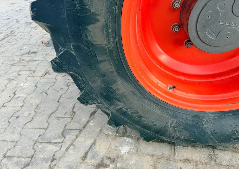 Farm tractor Claas Arion 640