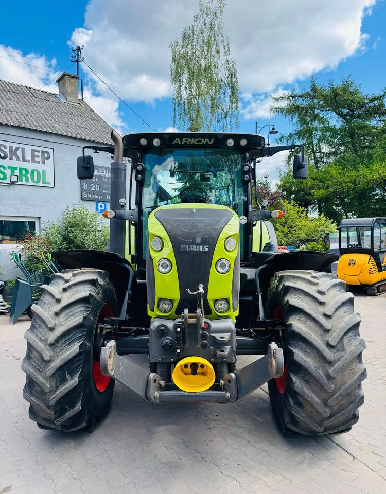 Farm tractor Claas Arion 640