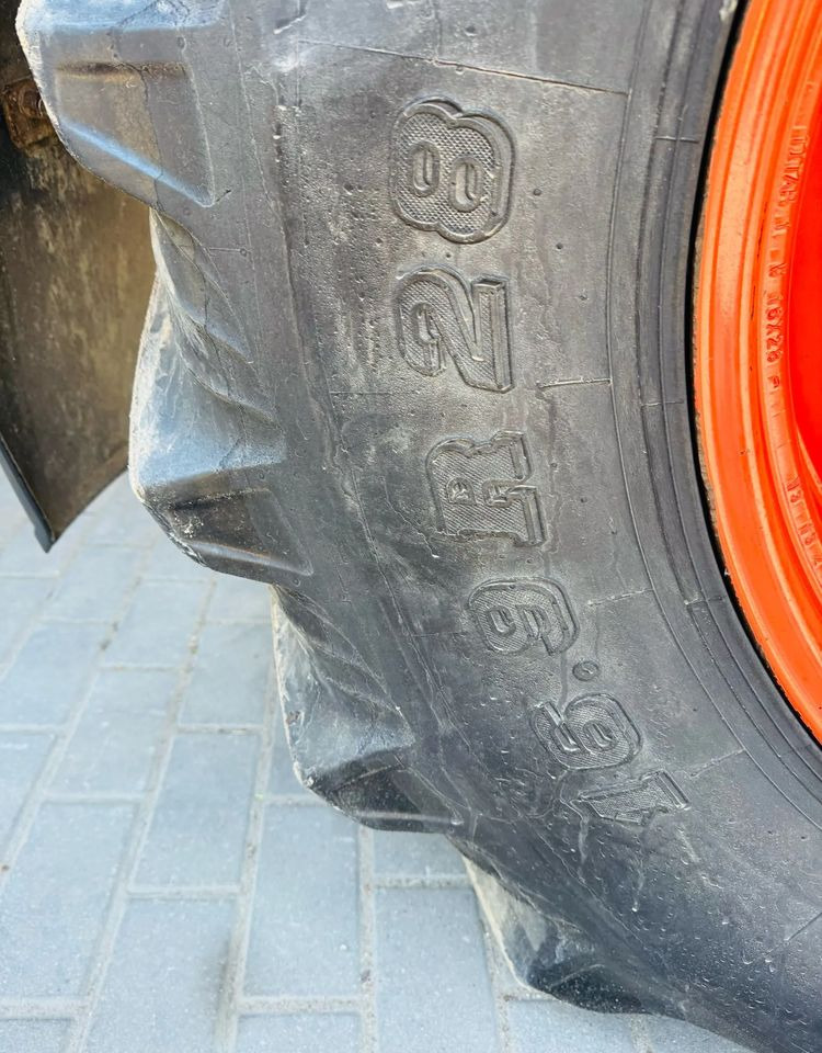 Farm tractor Claas Arion 640