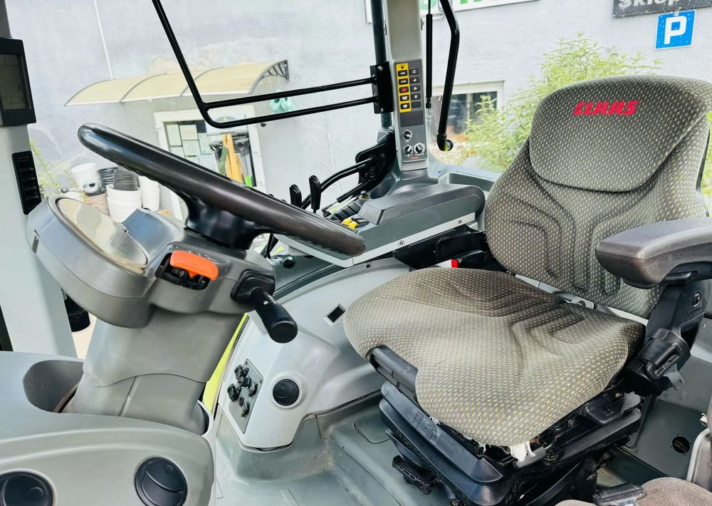 Farm tractor Claas Arion 640