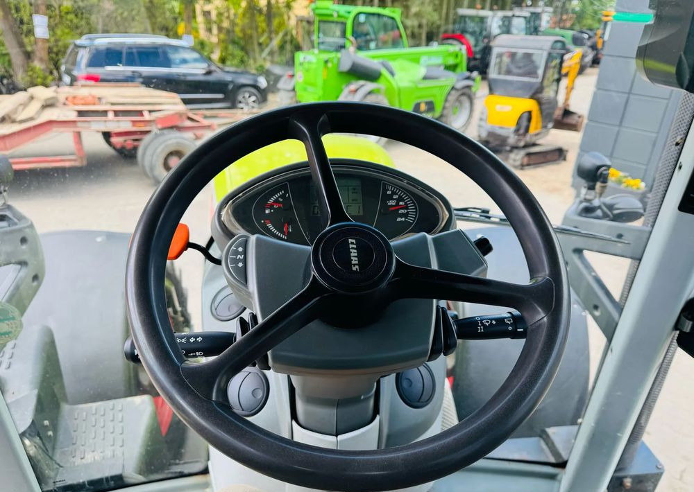 Farm tractor Claas Arion 640