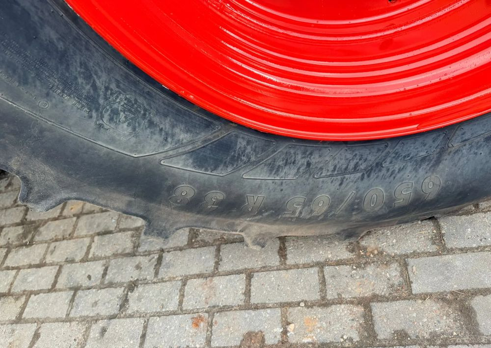 Farm tractor Claas Arion 640