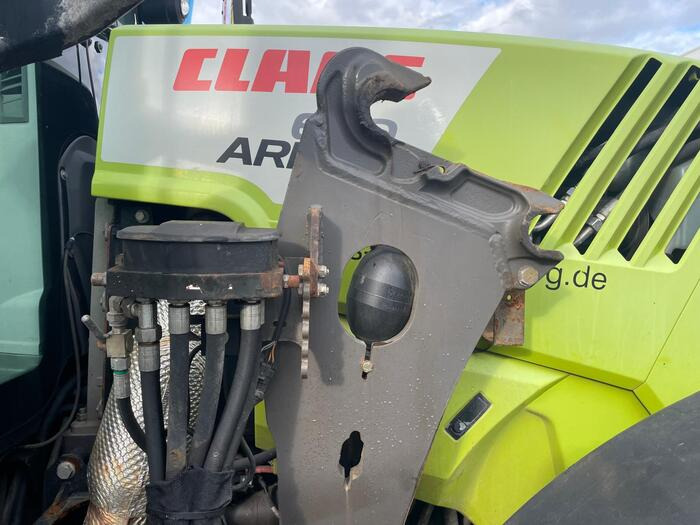 Farm tractor Claas Arion 650