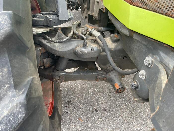 Farm tractor Claas Arion 650
