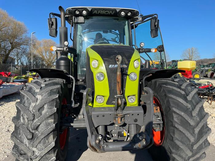 Farm tractor Claas Arion 650