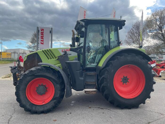 Farm tractor Claas Arion 650
