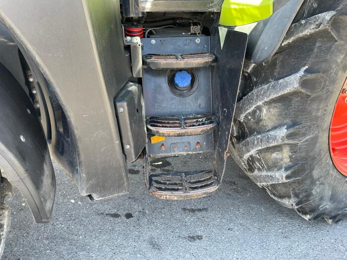 Farm tractor Claas Arion 650