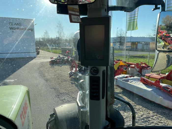 Farm tractor Claas Arion 650