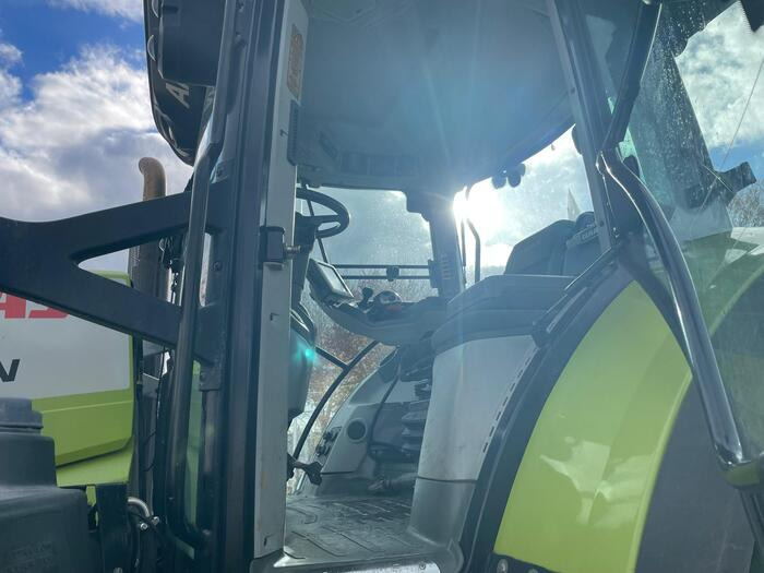 Farm tractor Claas Arion 650