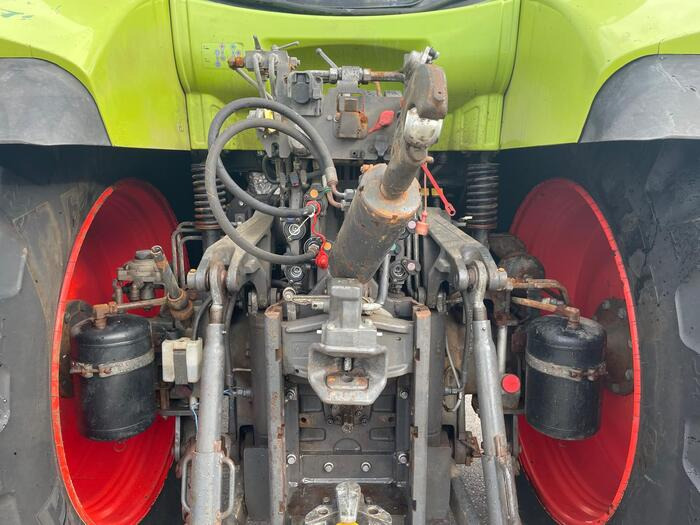 Farm tractor Claas Arion 650