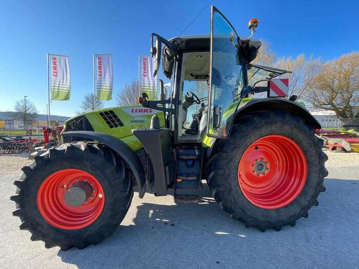 Farm tractor Claas Arion 650
