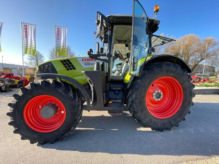 Farm tractor Claas Arion 650