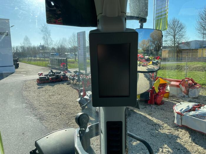 Farm tractor Claas Arion 650