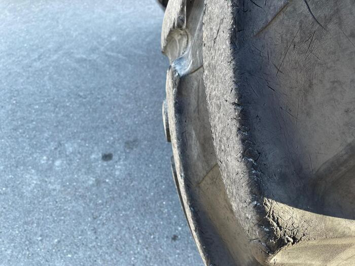 Farm tractor Claas Arion 650