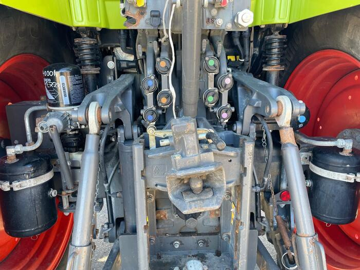 Farm tractor Claas Arion 650