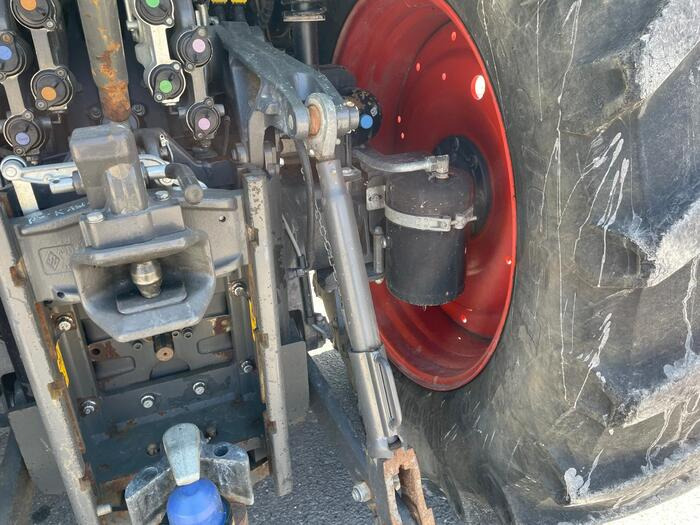 Farm tractor Claas Arion 650