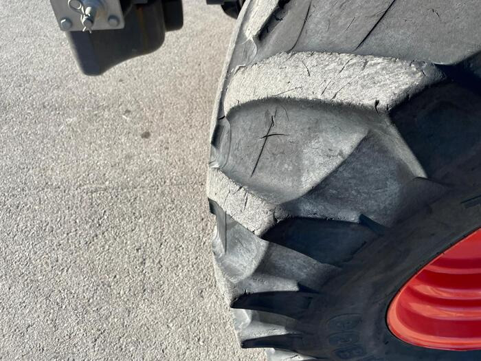 Farm tractor Claas Arion 650