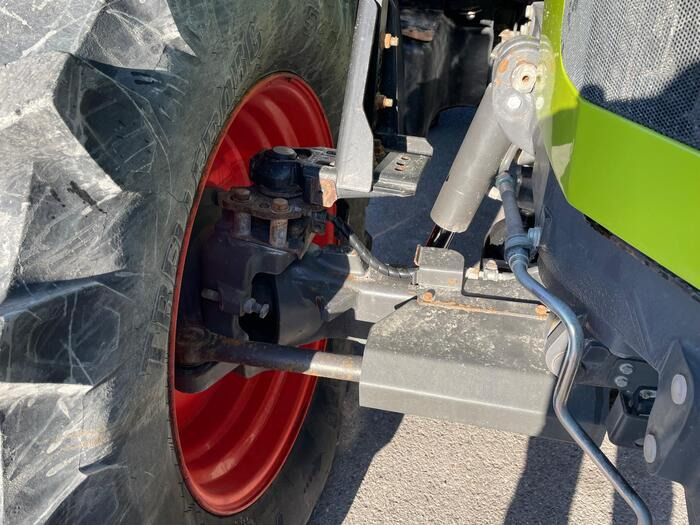 Farm tractor Claas Arion 650