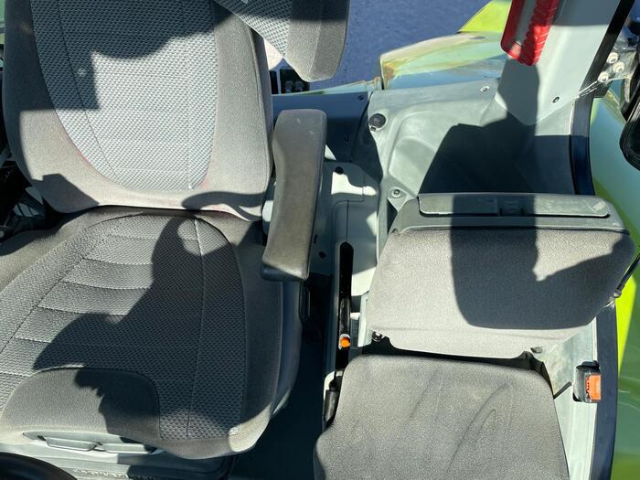 Farm tractor Claas Arion 650