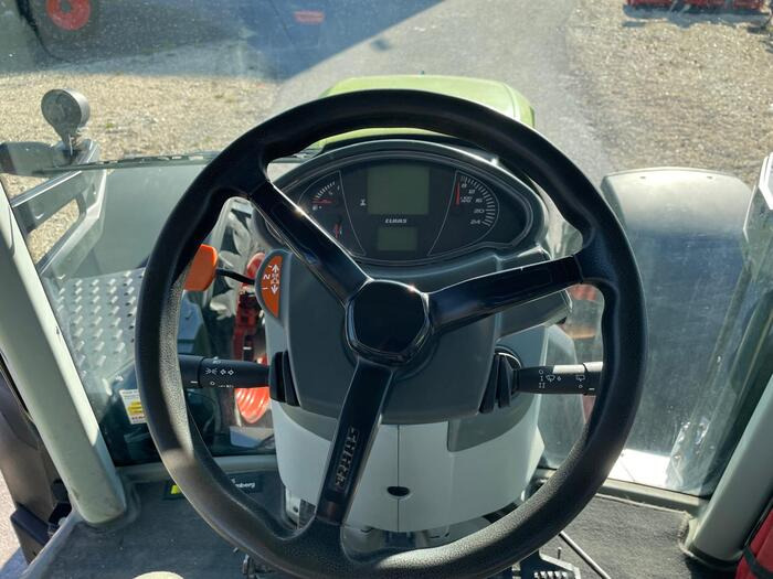 Farm tractor Claas Arion 650