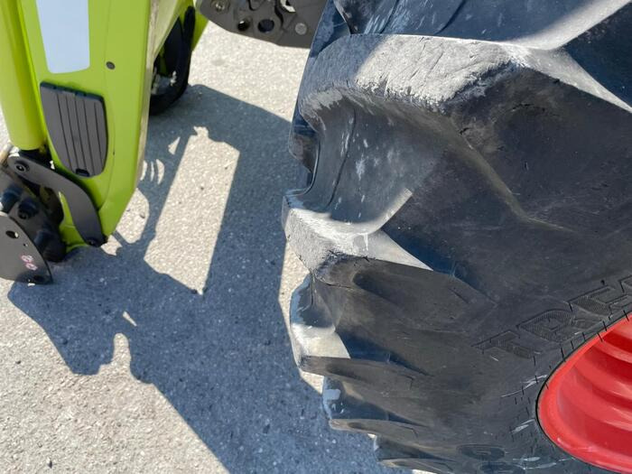 Farm tractor Claas Arion 650