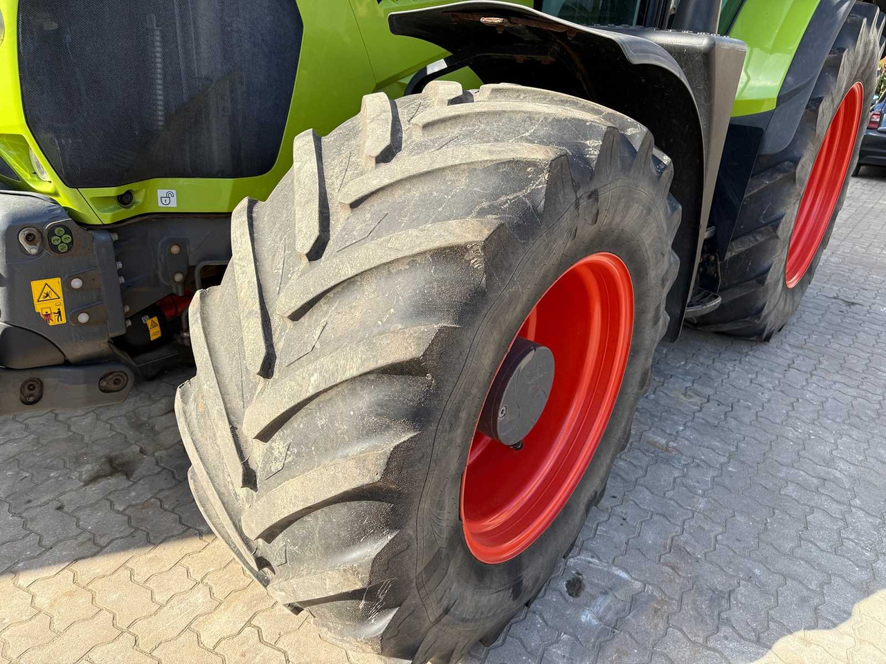 Farm tractor Claas Arion 650