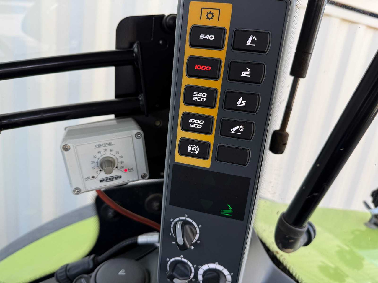 Farm tractor Claas Arion 650