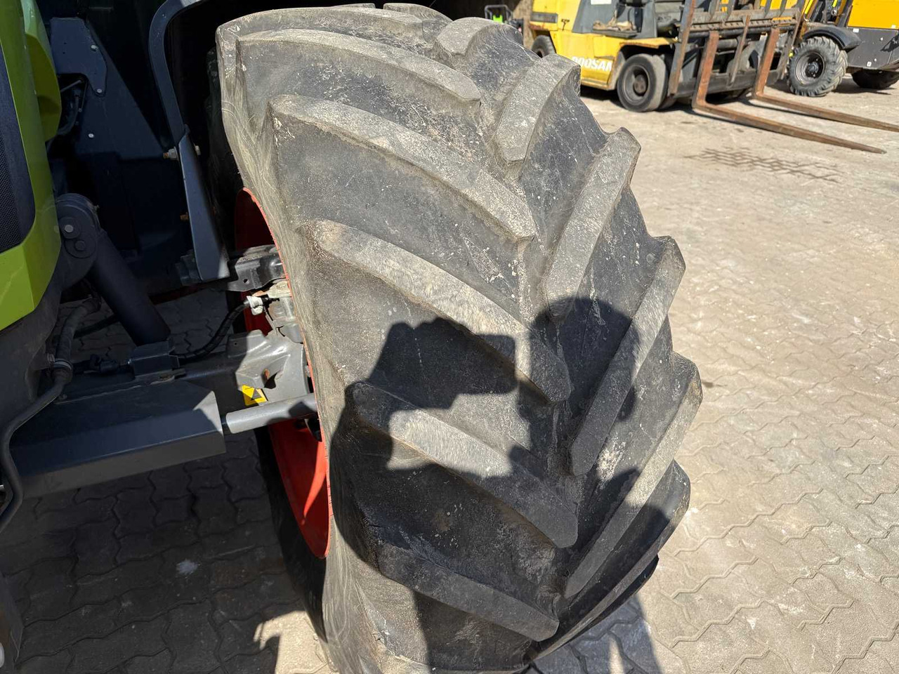 Farm tractor Claas Arion 650